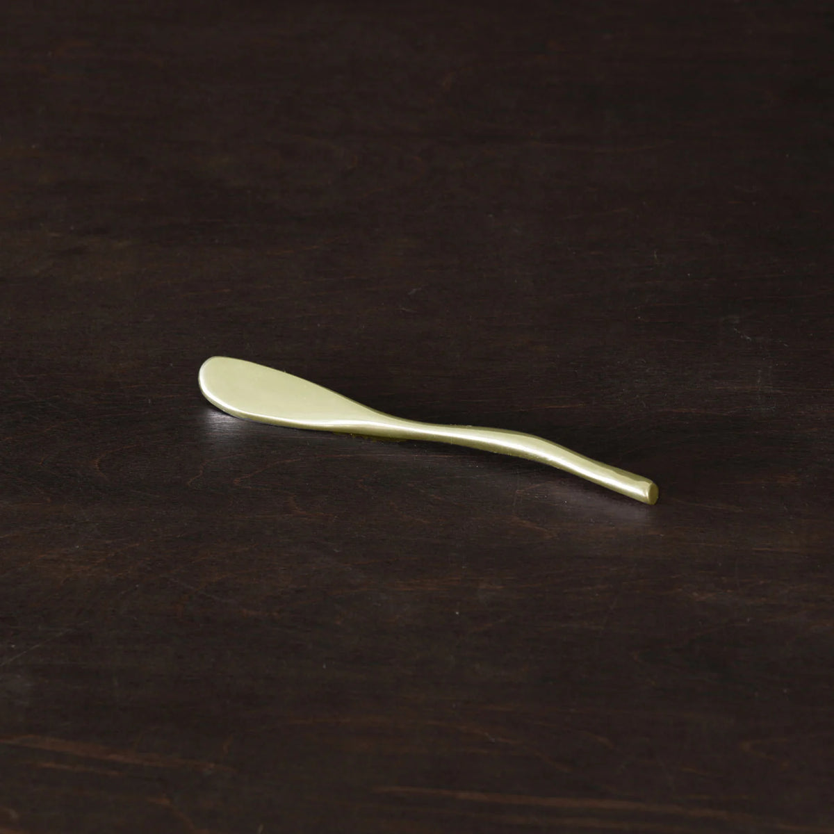 Sierra Modern Gold Ripples Spreader