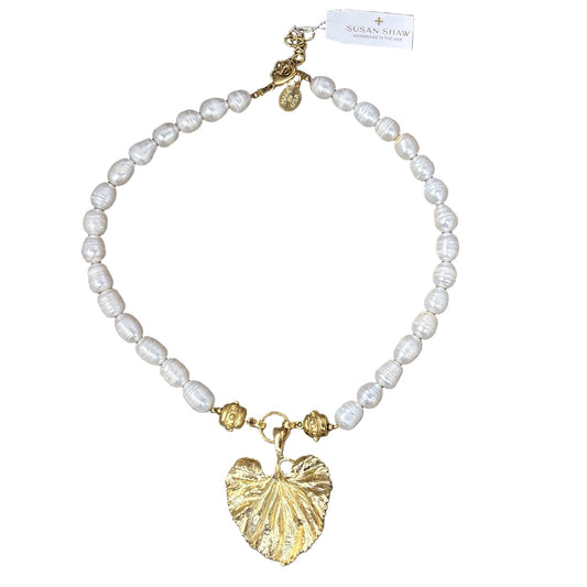 Gold Scalloped Leaf Pearl Necklace