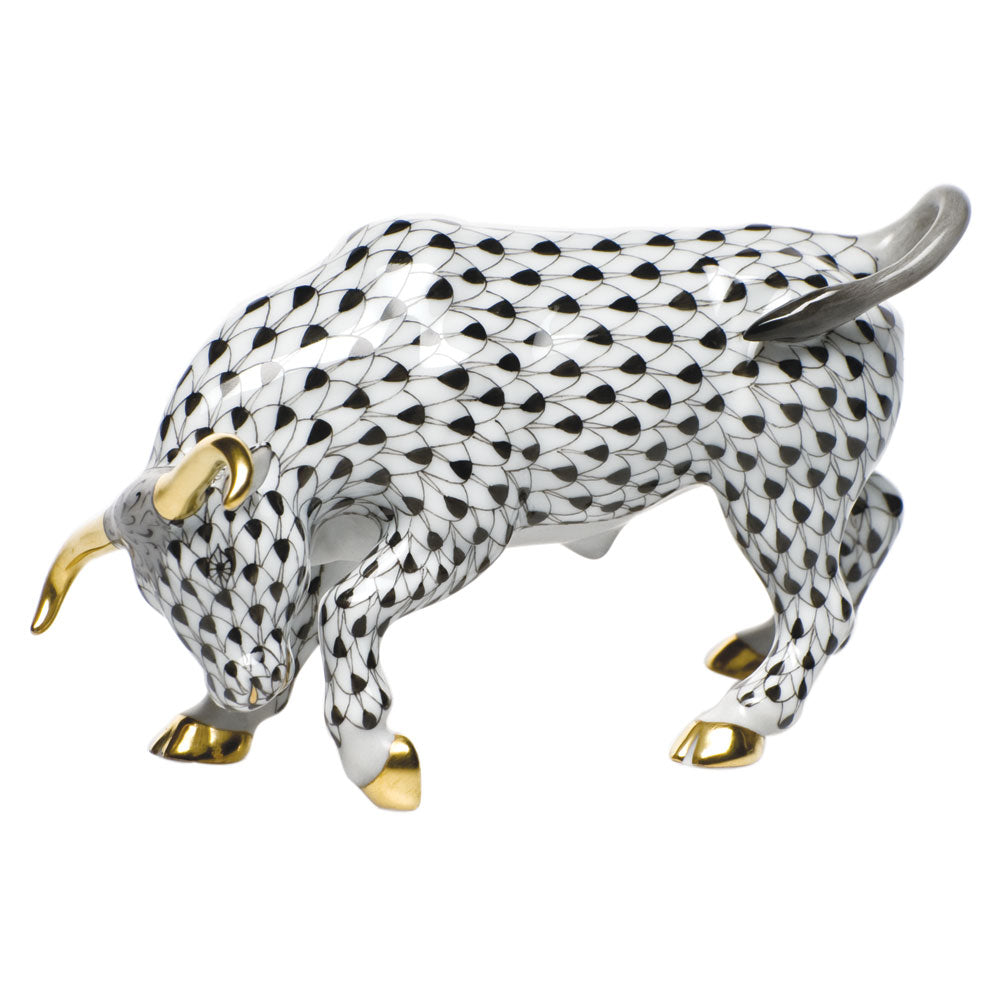 Charging Bull — Black